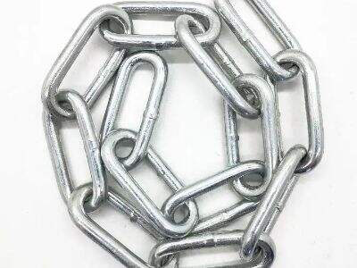 What are the functional differences between stainless steel chains and carbon steel chains?